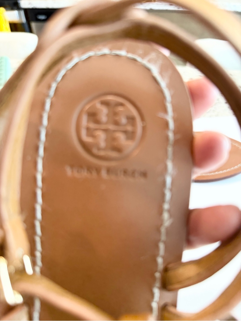 Tory Burch Tan Leather Thong Sandals with Gold Logo - Picture 4 of 5